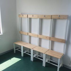 BANC MÉTALLIQUE POUR VESTIAIRE, AVEC DOSSIER ET SUPPORT POUR SACS, CODE 207-VESTIAIRE